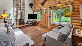 3BDR Creekside Cabin Near Trails and Main Street
